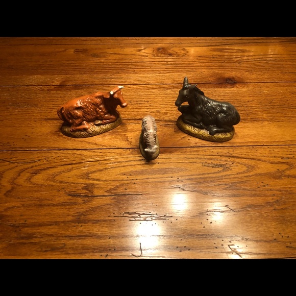 Hand painted, gorgeous 19 piece nativity figurines - Picture 4 of 7